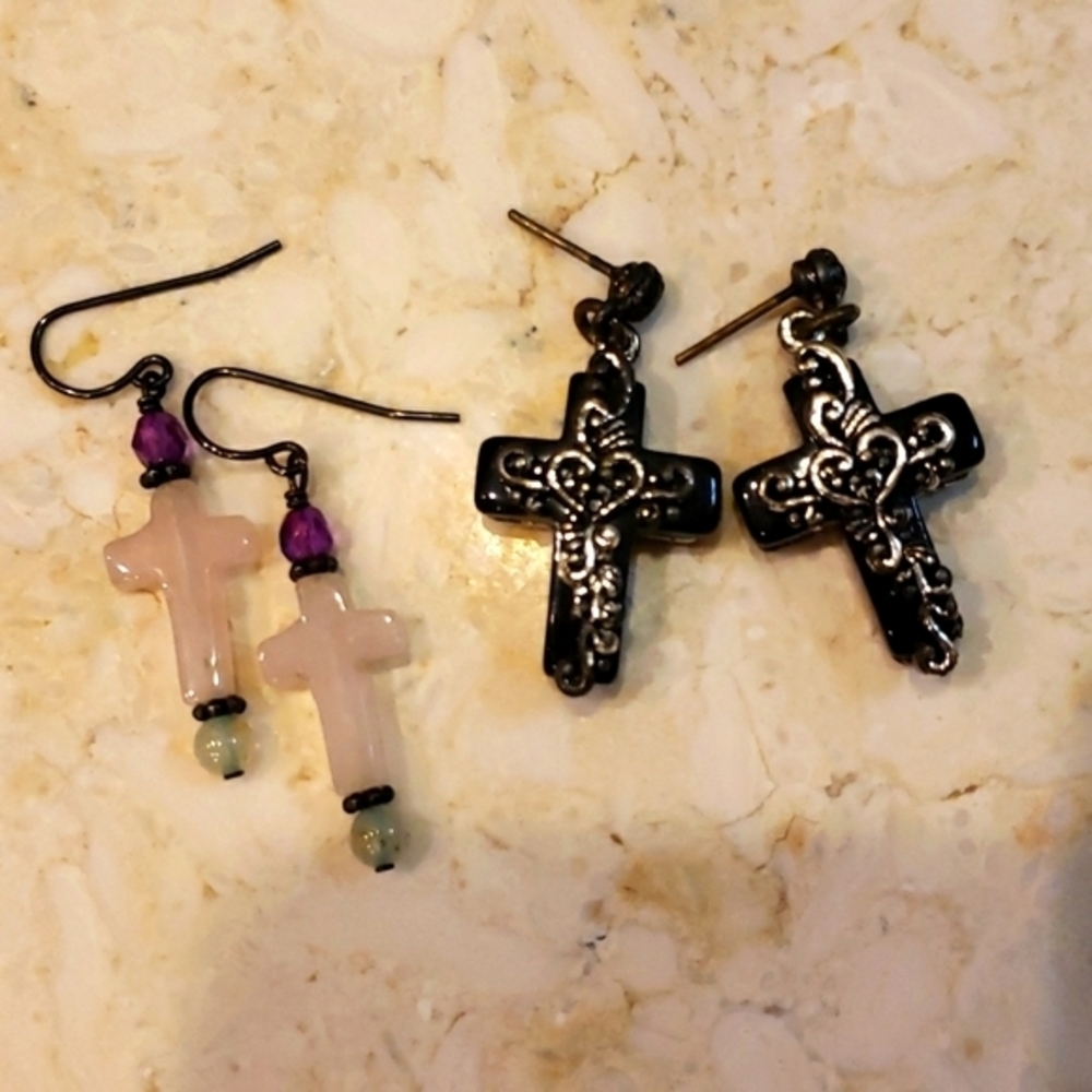 2 pairs Small‎ Cross Pierced Earrings Pink Black